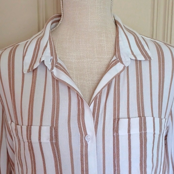 BP  Collared Button Down  Loose Fitting 100% Viscose Lt. Brown/White W-S Shirt - Picture 4 of 7